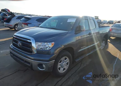 2010 Toyota Tundra Grade 4.6L V8 z USA, uszkodzony, nr VIN 5TFUM5F15AX009238